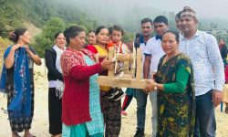 राडीपाखी व्यवसाय गर्ने महिलालाई चर्खा र कोरेसो