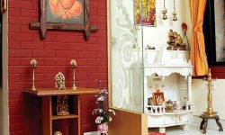 वास्तु ज्ञान : घरको भित्तामा भगवान्को तस्बिर टाँस्नु सही कि गलत ?