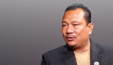 कर्मचारी सरुवाका बेथिति : पहुँचवाला सुगमबाट डेग नचल्ने, पहुँचविहीन दुर्गमबाट उम्किनै नपाउने  