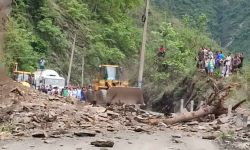 पहिरोका कारण पृथ्वीराजमार्ग दुइतर्फीनै अवरुद्ध, सवारी साधनहरू कुरिनटारमै राेकिए