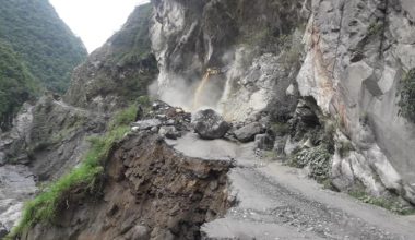 बाढीले जोमसोम–कोरला सडक अवरुद्ध