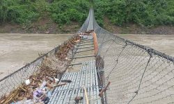 बाढीले झोलुङ्गे पुलमा क्षति पुर्याउँदा किसानलाई समस्या