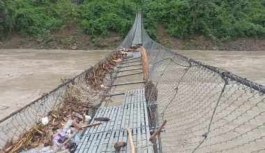बाढीले झोलुङ्गे पुलमा क्षति पुर्याउँदा किसानलाई समस्या