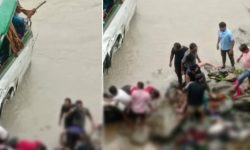 त्रिशुलीमा बस खस्यो, १८ जनाको उद्धार