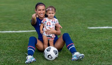 बच्चाका आमा, फुटबलका स्टार खेलाडी