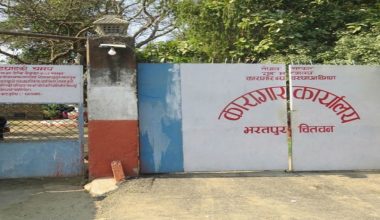 वर्सातमा कैदीबन्दीको बास त्रिपालमुनि