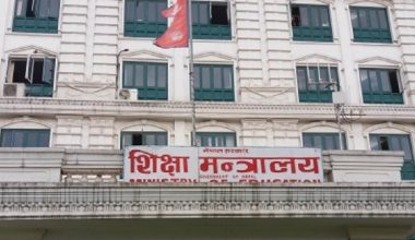 सहमतिपत्र बोकेर मन्त्रालय धाउँदै विद्यालय कर्मचारी