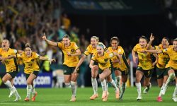 फाइनल पुग्न घरेलु टोली अष्ट्रेलिया र इंग्ल्यान्डको प्रतिस्पर्धा