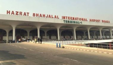 उड्नैलागेको विमानमा चरा ठोक्किएपछि…