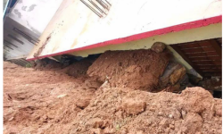 विद्यालय पहिरोमा पुरियो, पठनपाठनमा समस्या