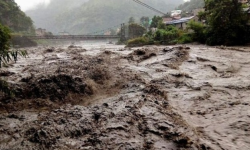 बाढीले पुरिएको डेढ करोड फेला