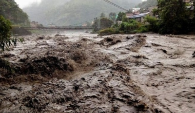 बाढीले पुरिएको डेढ करोड फेला