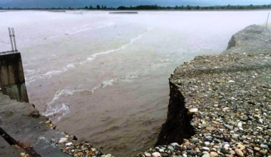 तटबन्ध भत्किएपछि बस्तीतिर पस्दै राप्ती