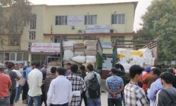 प्लास्टिक दाना भनेर कपडा र काजु ल्याउने ट्रक नियन्त्रणमा