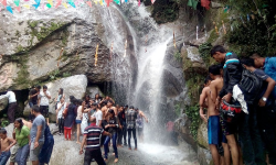 आन्तरिक पर्यटकको गन्तव्यमा वौडेश्वर झरना