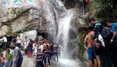 आन्तरिक पर्यटकको गन्तव्यमा वौडेश्वर झरना