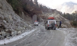 बेनी-जोमसोम सडकमा दश स्थानमा पहिरोका जोखिम