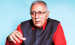 डा. शेखर फरक रुपमा आफुलाइ प्रस्तुत गर्दै