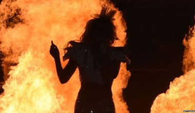 गैंडाकोटकी कुमालले आफ्नै शरीरमा लगाइन् आगो