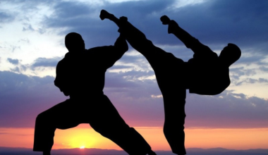 मार्सल आर्टस् टोली युके जाने