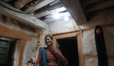 गाउँमा बत्ती बल्यो, महिला खुसी