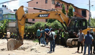 कपन खहरे खोलामा चल्यो बालेनको डोजर