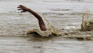 खोलाले बगाउँदा बुबा–छोरा बेपत्ता