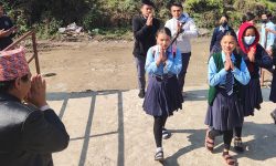 शिक्षकले विद्यार्थीलाई नमस्कार गर्दा …