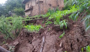 पहिराले उत्तरी गोरखाको झोङगाउँका १० घर जोखिममा