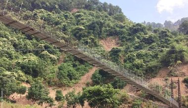 चर्चरेस्थित तिनाउ खोलाको झोलुङ्गे पुल