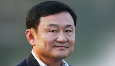 पन्ध्र वर्षको निर्वासनपछि थाक्सिन सिनावात्राको स्वदेश फिर्ती