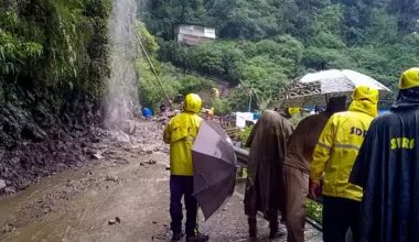 भारतको केदारनाथ पहिराेमा ज्यान गुमाउनेलाई प्रधानमन्त्रीकाे श्रद्धाञ्जलि