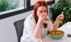 वास्तु ज्ञान : खाना खाँदा नगर्नुहोस् यी गल्ती