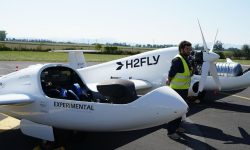 तरल हाइड्रोजनमा चल्ने पहिलो विमान