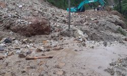 बाढीले मध्यपहाडी लोकमार्ग अवरुद्ध