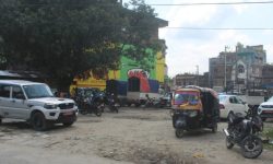 कम्प्लेक्स बनाउन विराटनगर महानगरले खाली गराएको गुद्री बजार बन्यो पार्किङस्थल, व्यापारीको बिल्लीबाठ