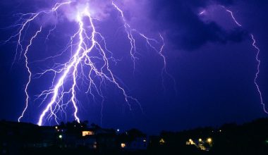 चट्याङबाट दिदीको मृत्यु, बहिनी घाइते