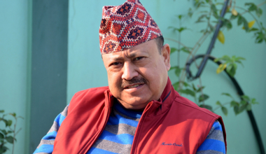 विपन्न नागरिकलाई दाहसंस्कार खर्च दिंदै धनगढी उपमहानगरपालिका 