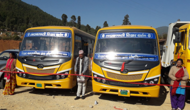 मुनाफामा शिखर नगरपालिकाको बस सेवा