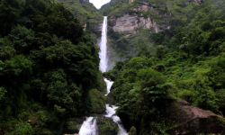 आहा ! मनै लोभ्याउने फुङफुङ्गे झरना