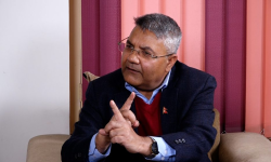 गोकुल बास्कोटाले लेखा समिति बैठकमा चिनी घोलेर देखाए