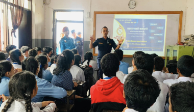 विद्यालयमा पुगेर प्रहरीको सचेतना कक्षा