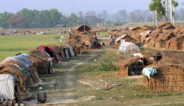 नदीको जग्गा कटानले मुक्त कमैया परिवार विस्थापित हुँदै