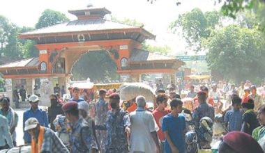 सीमापारी जाने उपभोक्ताको लर्को