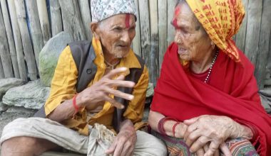 दुःखसँग लड्दै ९९ वर्षे खड्का दम्पती