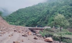 डेढ महिनादेखि सडक अवरुद्ध, बिरामी र सर्वसाधारण मर्कामा