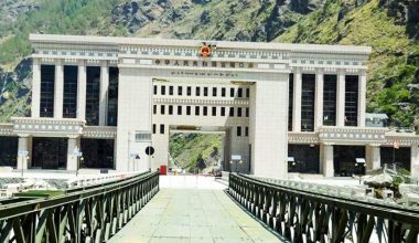 खासा क्षेत्रमा भीषण आगो लागेपछि तातोपानी नाका बन्द