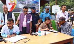 सडकमै सवारी चालकको स्वास्थ्य परीक्षण