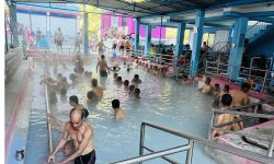 तातोपानी कुण्डमा डुब्न भीड