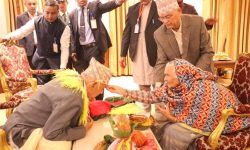 राष्ट्रपति पौडेलद्वारा ९१ वर्षीया भाउजूबाट टीका ग्रहण